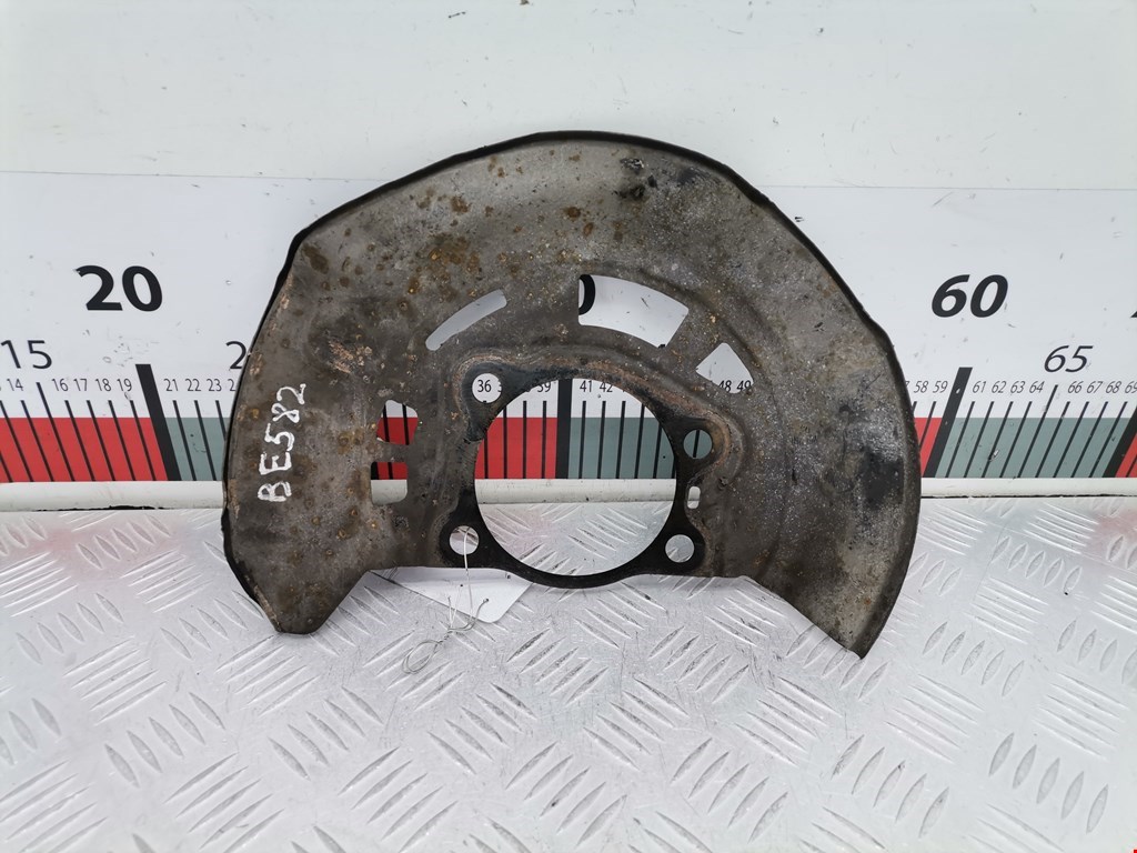 Кожух защитный тормозного диска Toyota Auris 1 (E150) (2007-2012)