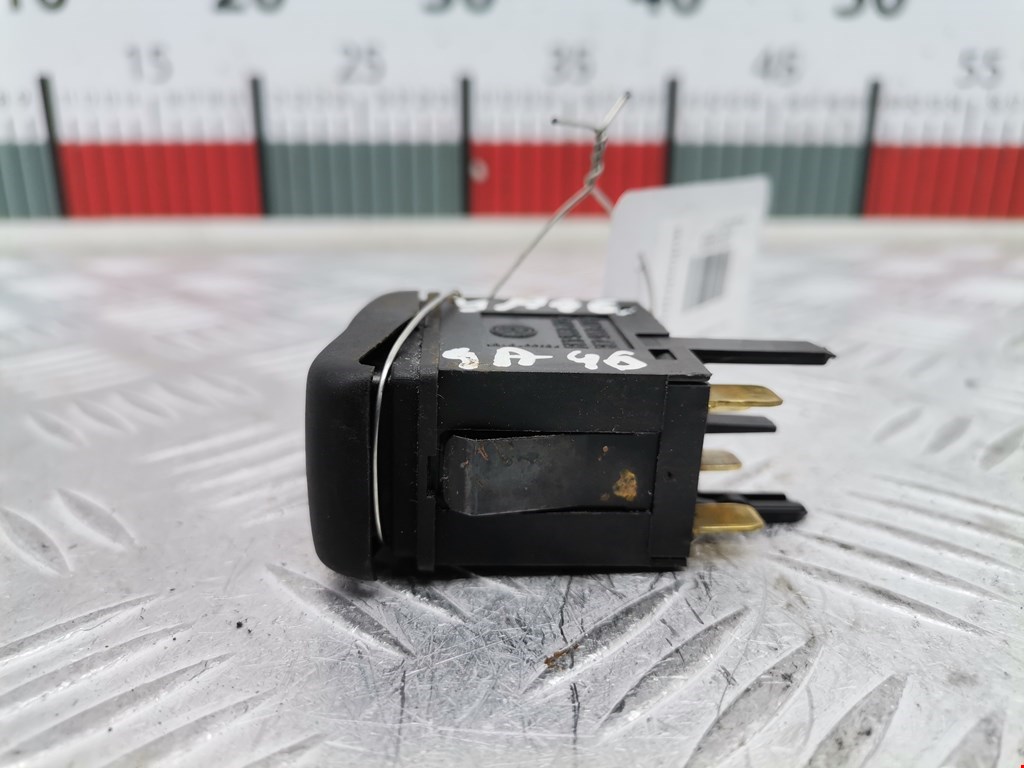 Кнопка аварийной сигнализации (аварийки) VOLKSWAGEN Polo III 1994-2001