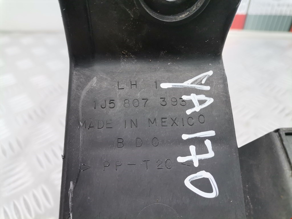 Кронштейн заднего бампера левый правый VOLKSWAGEN Bora 1998-2005