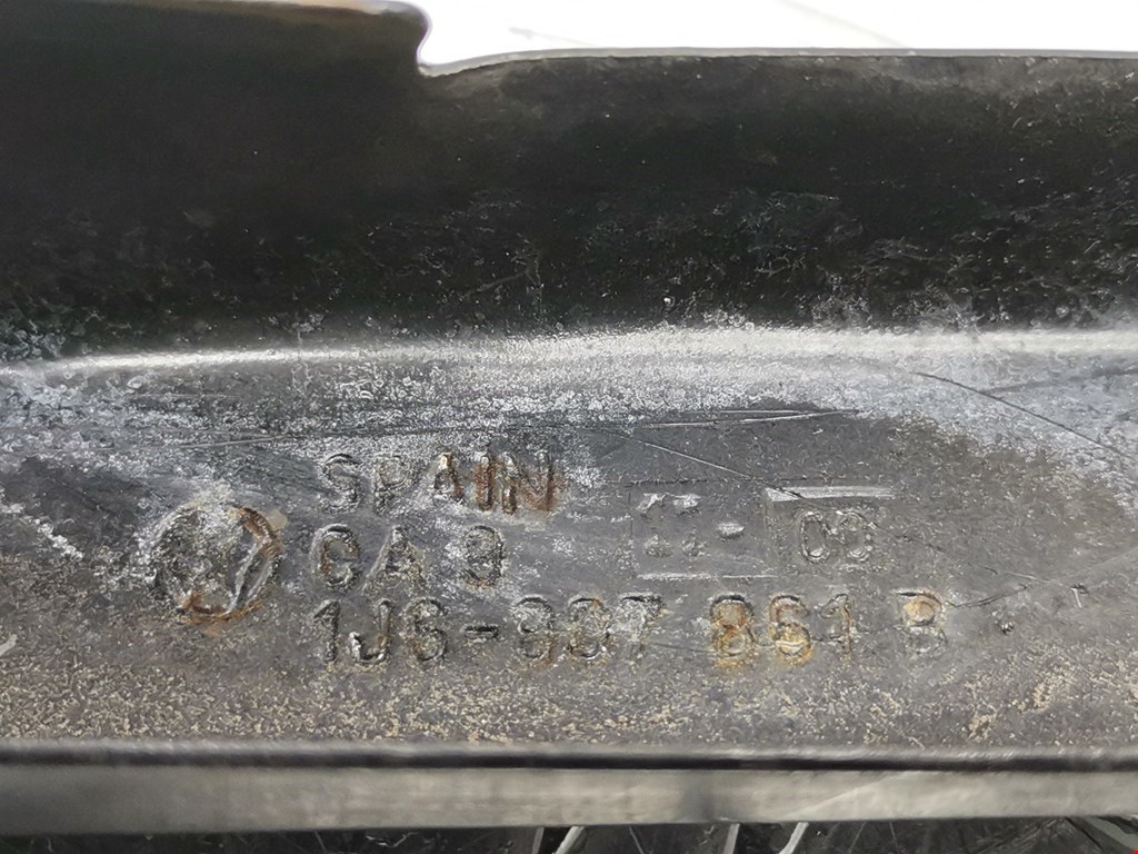 Кронштейн заднего бампера центральный VOLKSWAGEN Golf IV 1997-2003