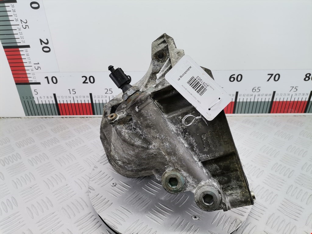 Корпус масляного фильтра AUDI A8 D3 2003-2010