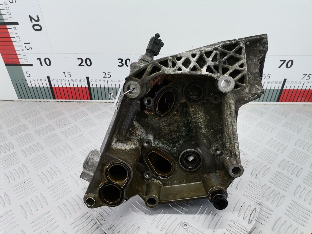 Корпус масляного фильтра AUDI A8 D3 2003-2010