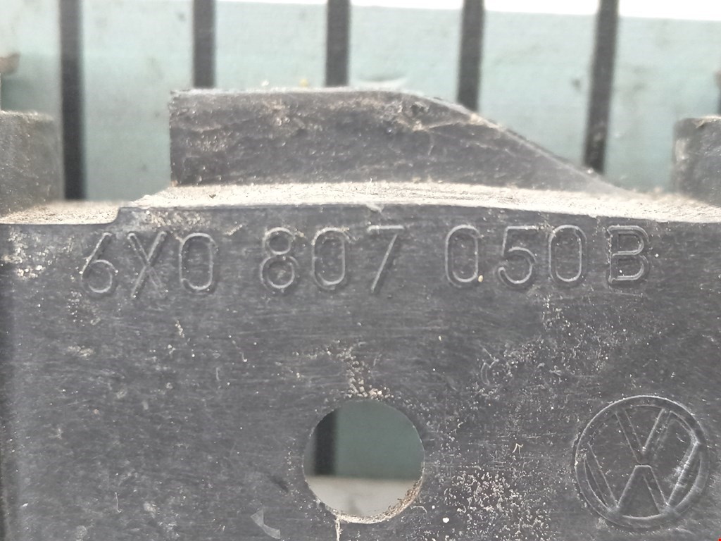 Кронштейн переднего бампера правый VOLKSWAGEN Lupo 1999-2005