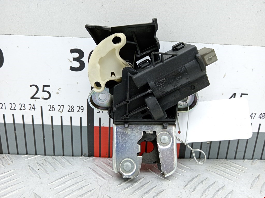 Замок багажника (крышки двери) AUDI A6 C6 2004-2010