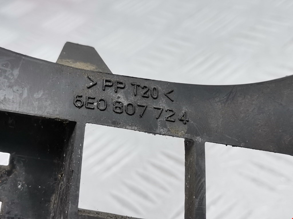 Кронштейн переднего бампера правый VOLKSWAGEN Lupo 1999-2005