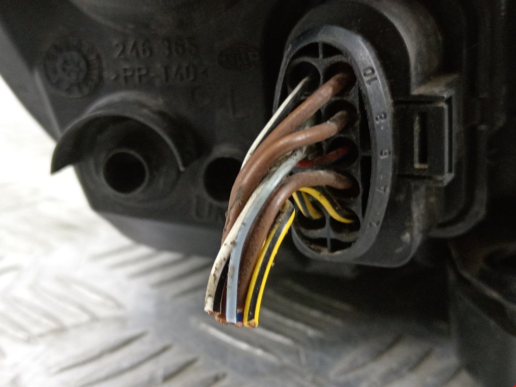 Фара левая SKODA Fabia MK1 1999-2006