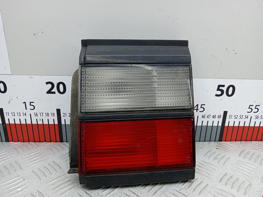 Фонарь задний внутренний правый VOLKSWAGEN Passat B3 1988-1993