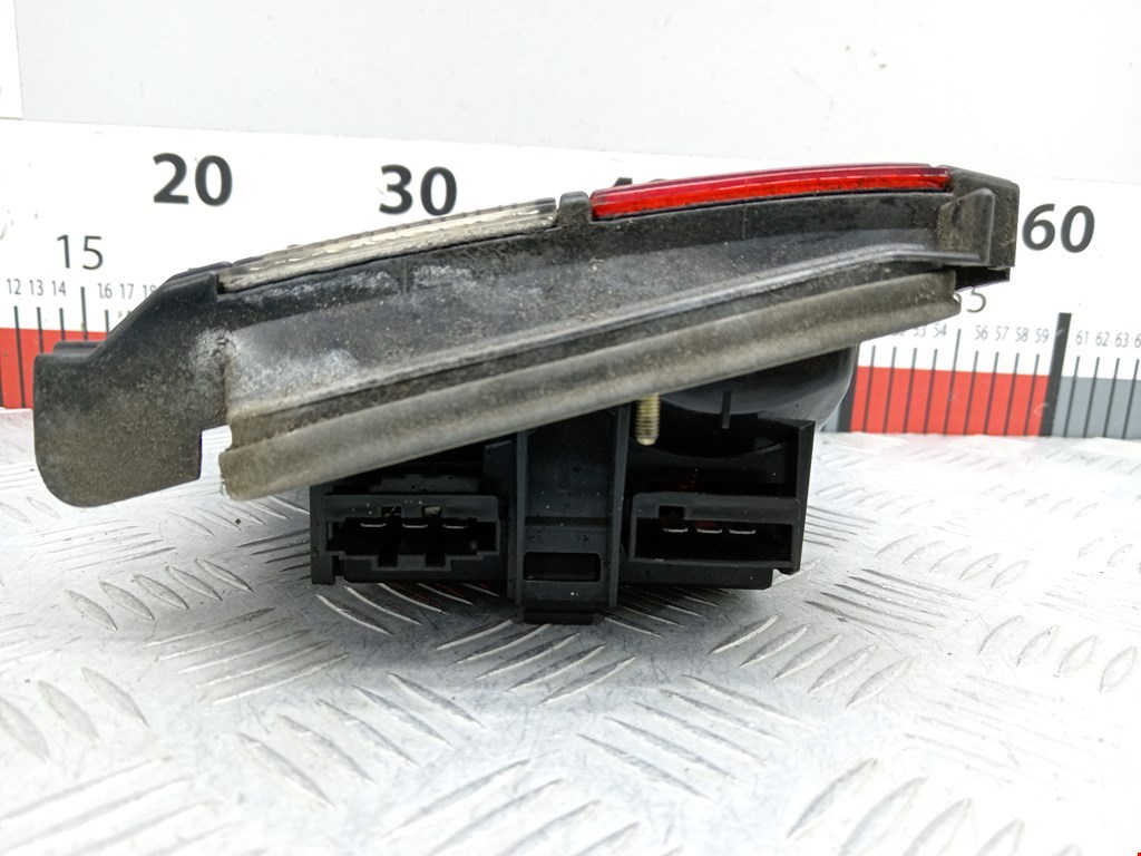 Фонарь задний внутренний правый VOLKSWAGEN Passat B3 1988-1993