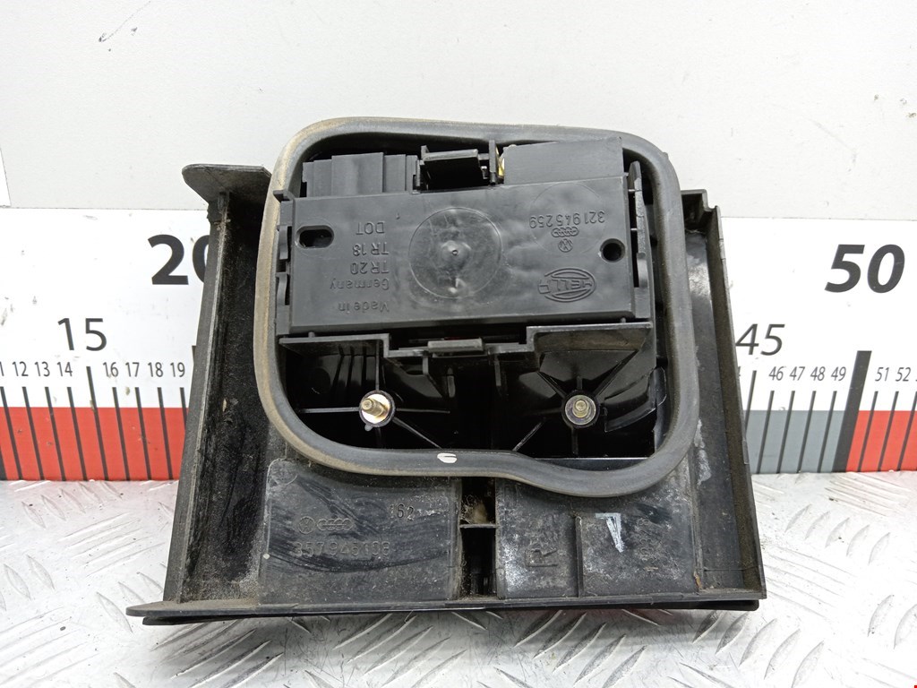 Фонарь задний внутренний правый VOLKSWAGEN Passat B3 1988-1993