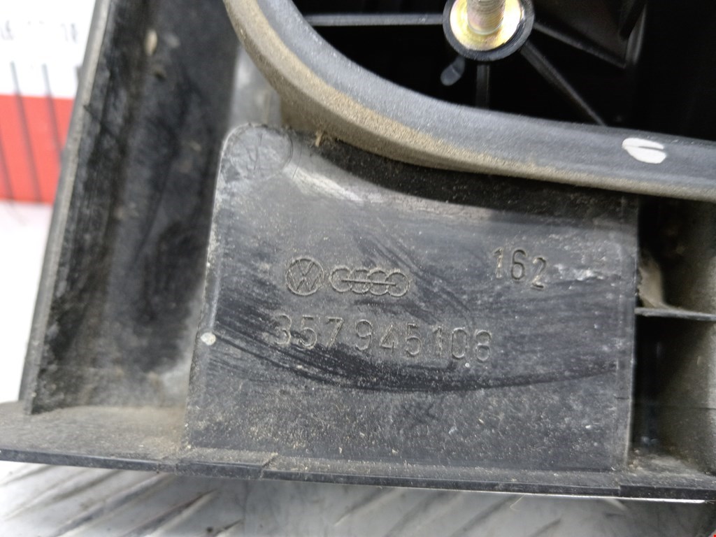 Фонарь задний внутренний правый VOLKSWAGEN Passat B3 1988-1993