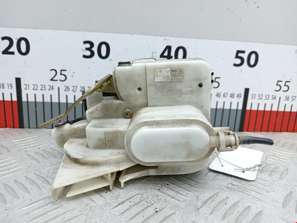 Замок двери задней левой VOLKSWAGEN Polo III 1994-2001