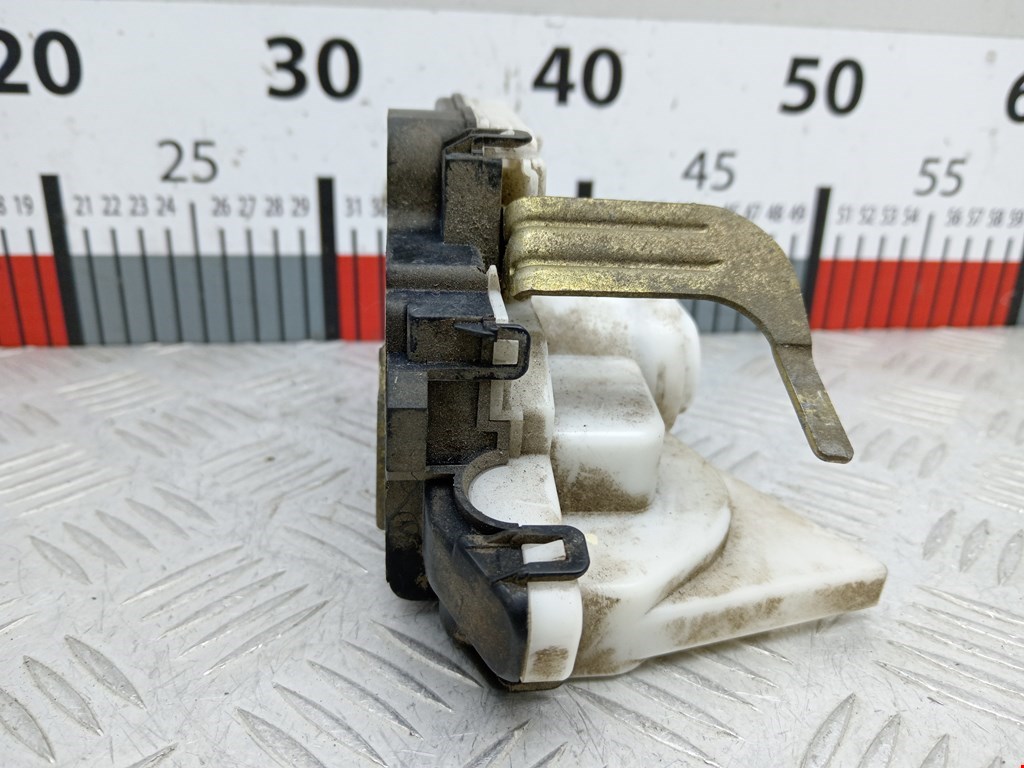 Замок двери задней левой VOLKSWAGEN Polo III 1994-2001