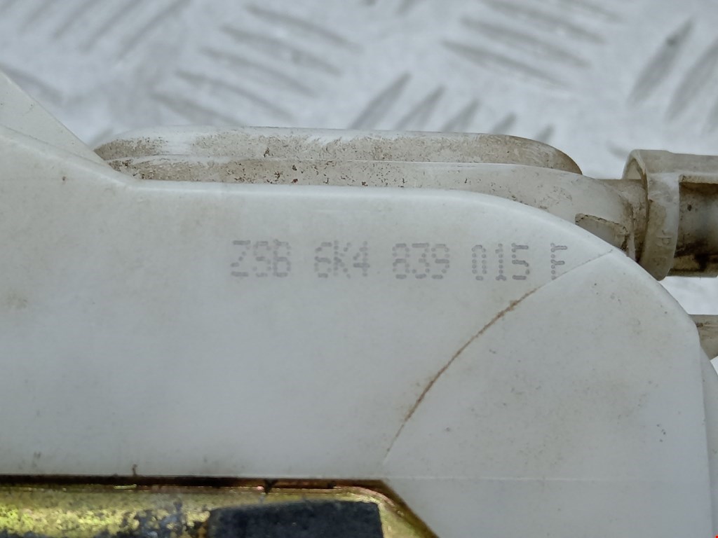 Замок двери задней левой VOLKSWAGEN Polo III 1994-2001