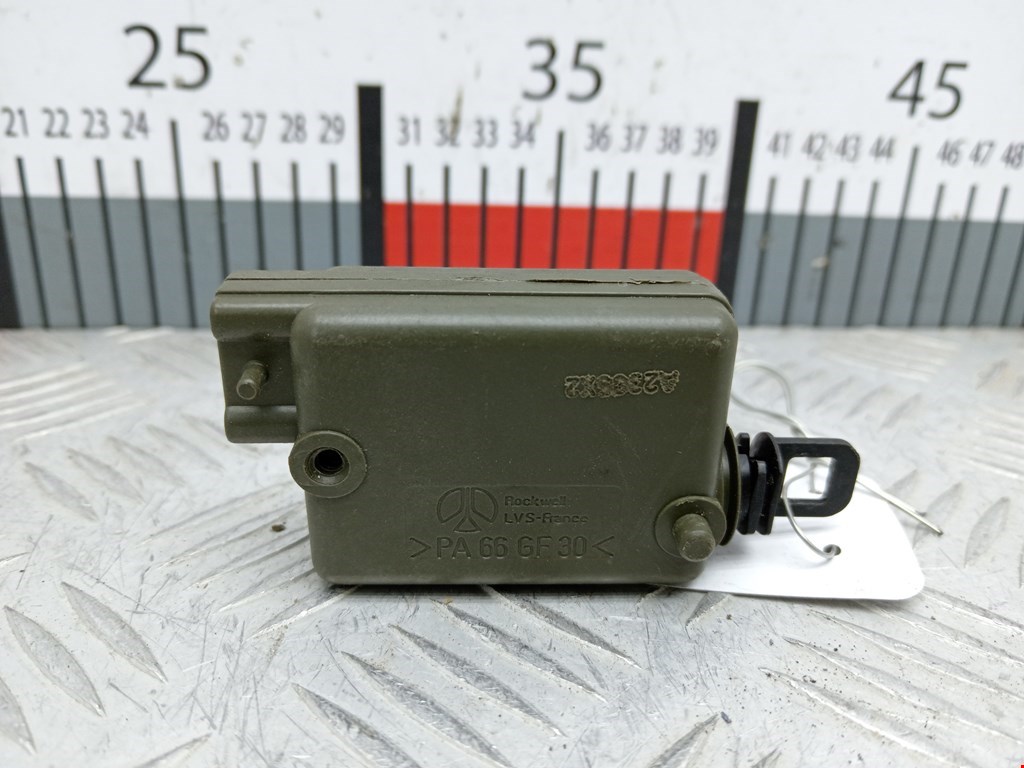 Активатор замка двери VOLKSWAGEN Polo III 1994-2001