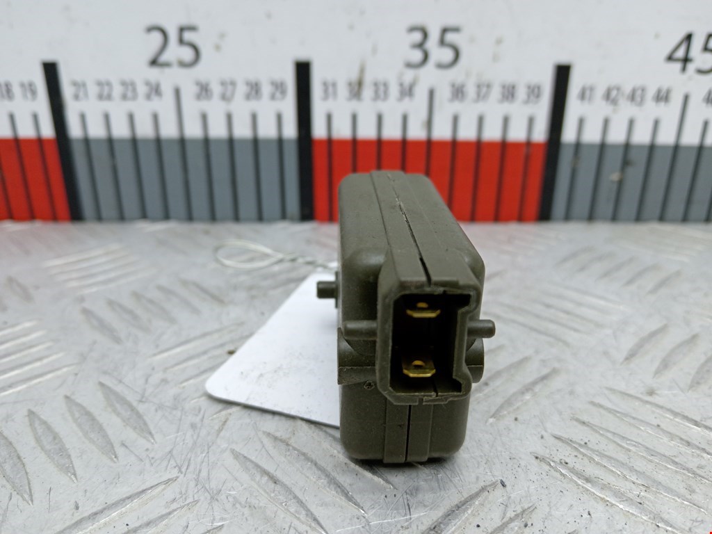 Активатор замка двери VOLKSWAGEN Polo III 1994-2001