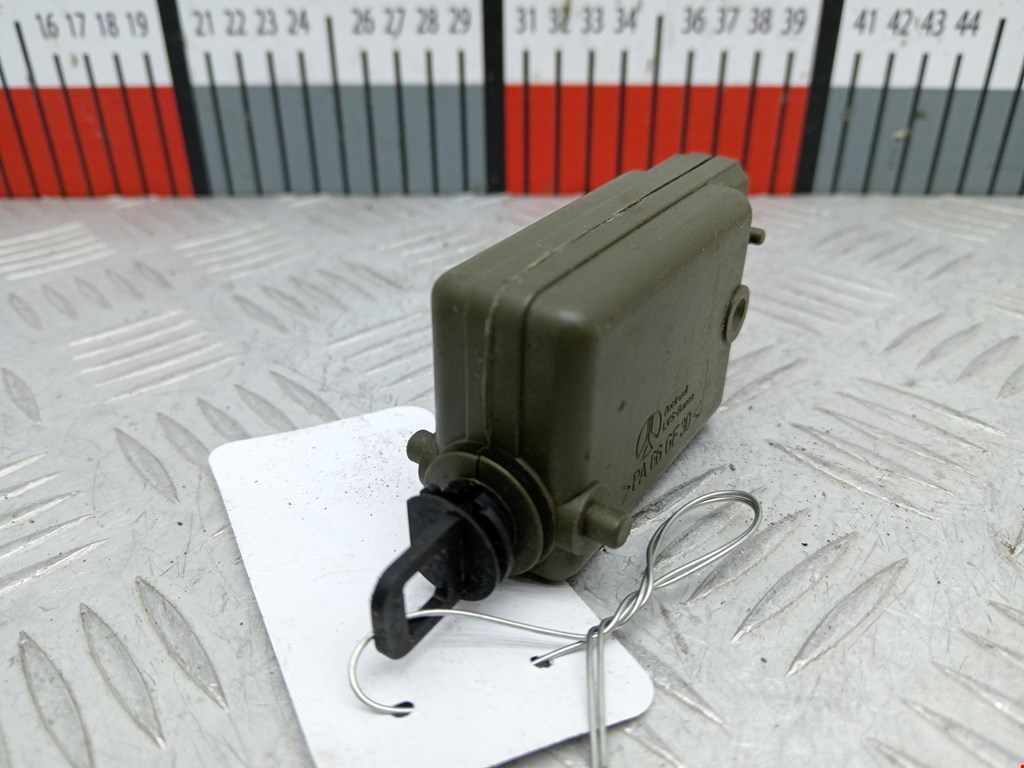 Активатор замка двери VOLKSWAGEN Polo III 1994-2001