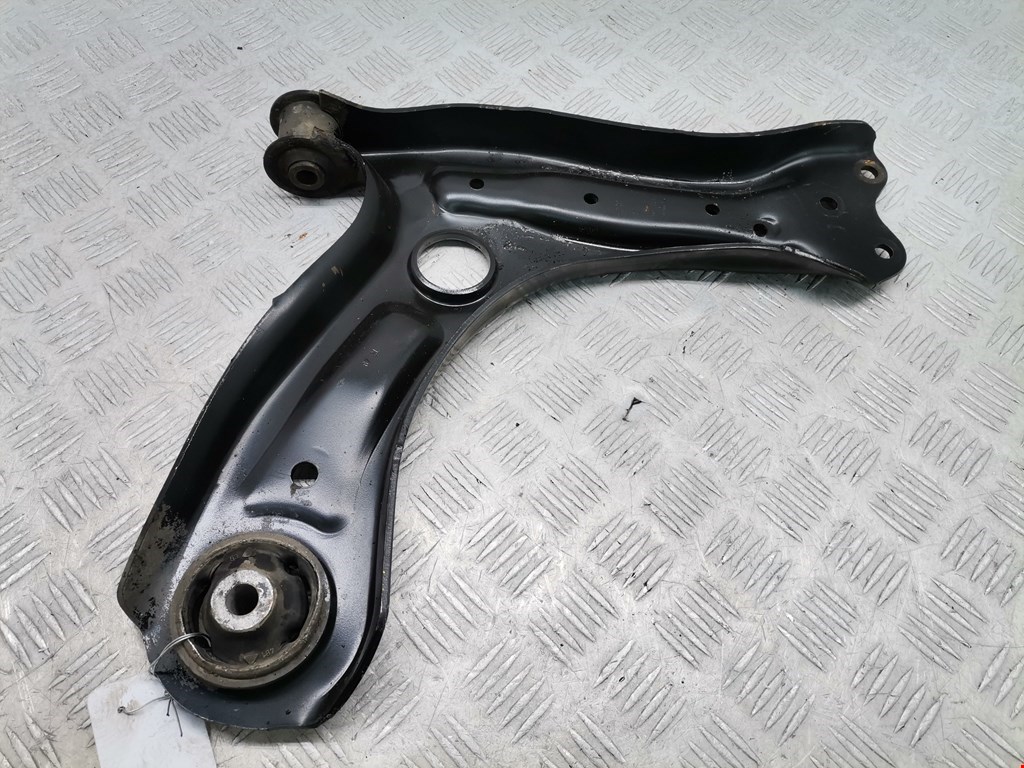 Рычаг передний левый SKODA Rapid 2012-2020