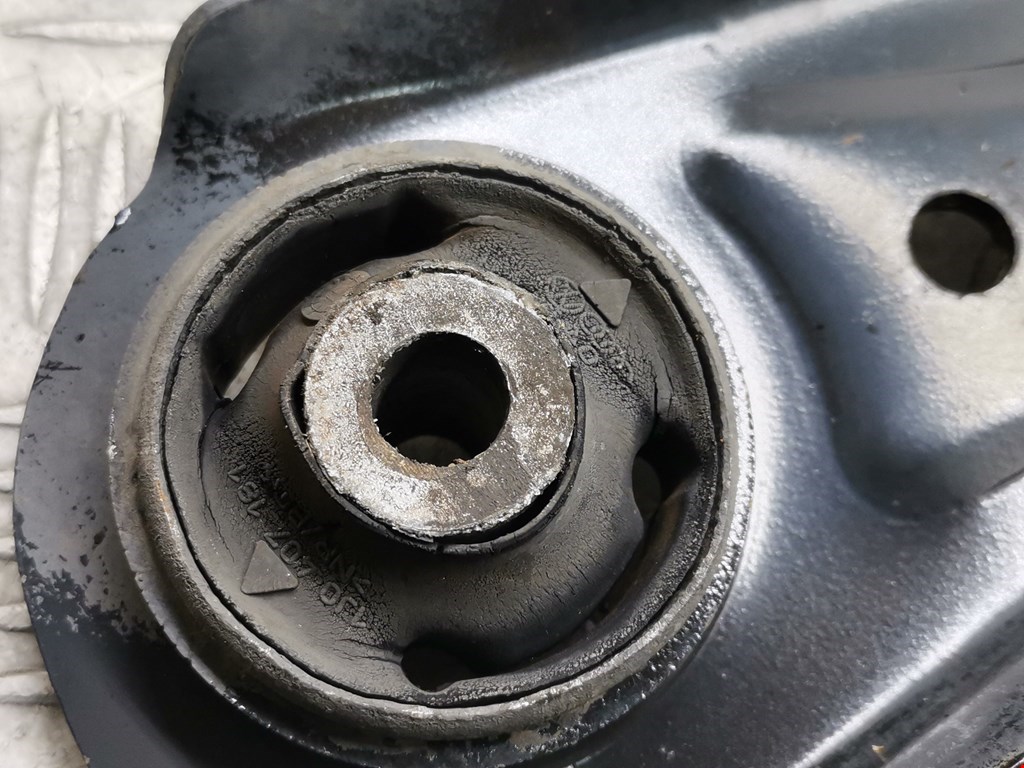 Рычаг передний левый SKODA Rapid 2012-2020