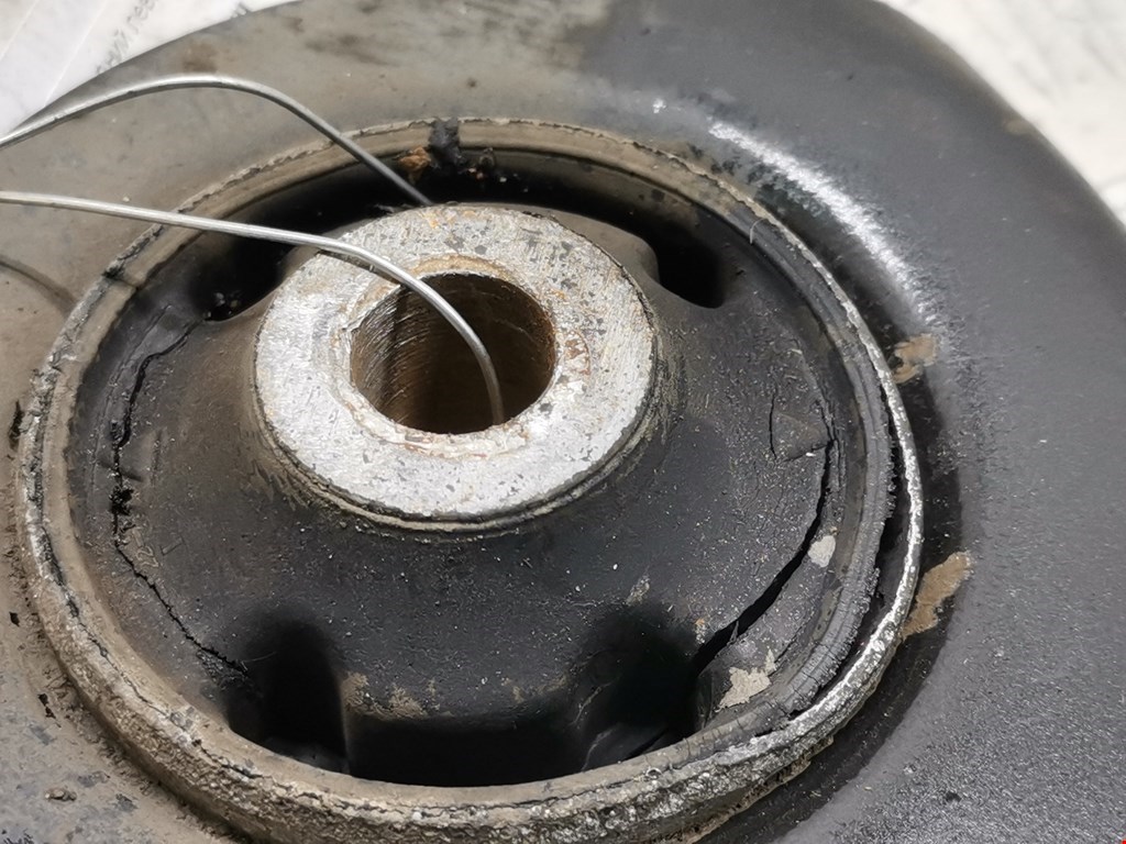 Рычаг передний левый SKODA Rapid 2012-2020