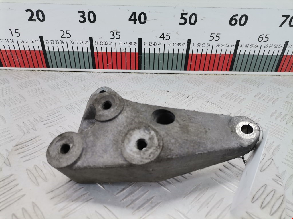 Кронштейн (крепление лапа траверса) кпп Opel Zafira A (1999-2006)