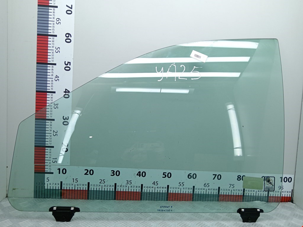 Стекло двери переднее левое CHRYSLER Voyager III GS 1995-2000