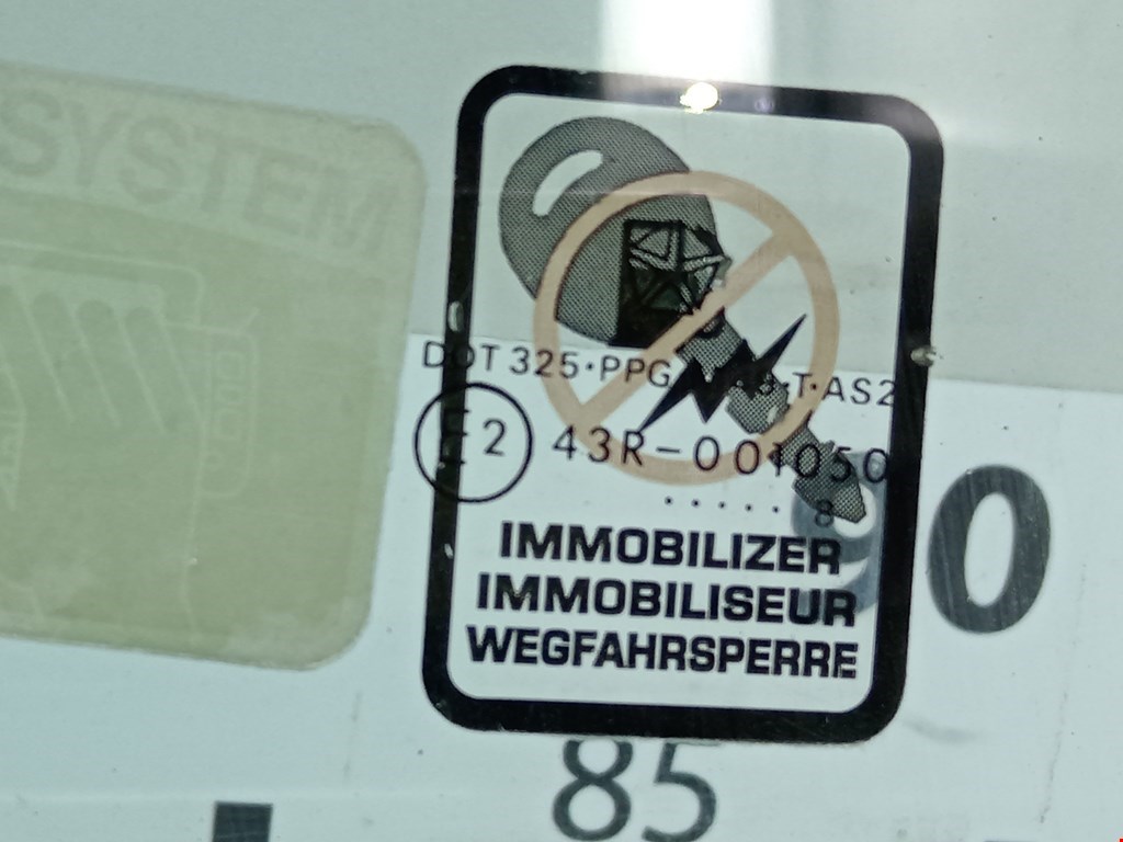 Стекло двери переднее левое CHRYSLER Voyager III GS 1995-2000