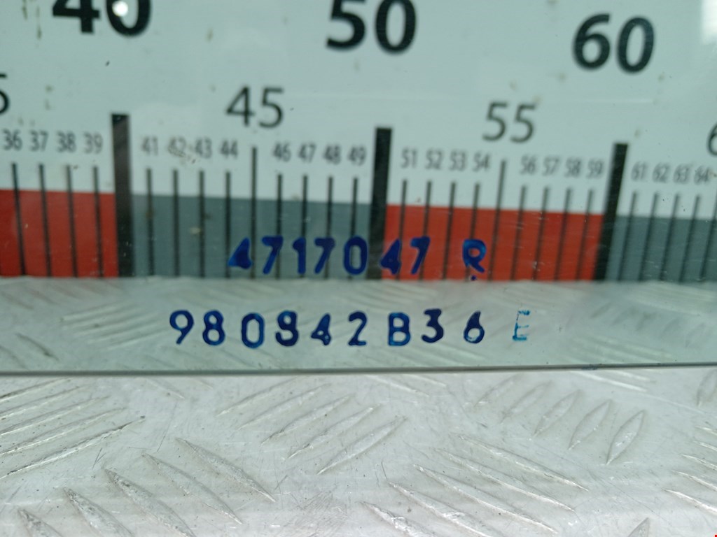 Стекло двери переднее левое CHRYSLER Voyager III GS 1995-2000