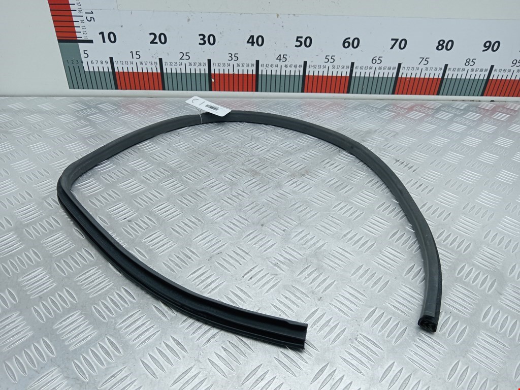 Уплотнитель двери CHEVROLET Spark 2005-2010