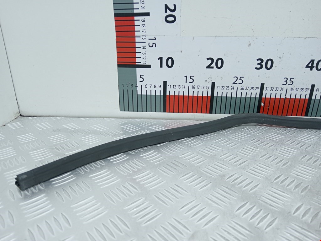 Уплотнитель двери CHEVROLET Spark 2005-2010