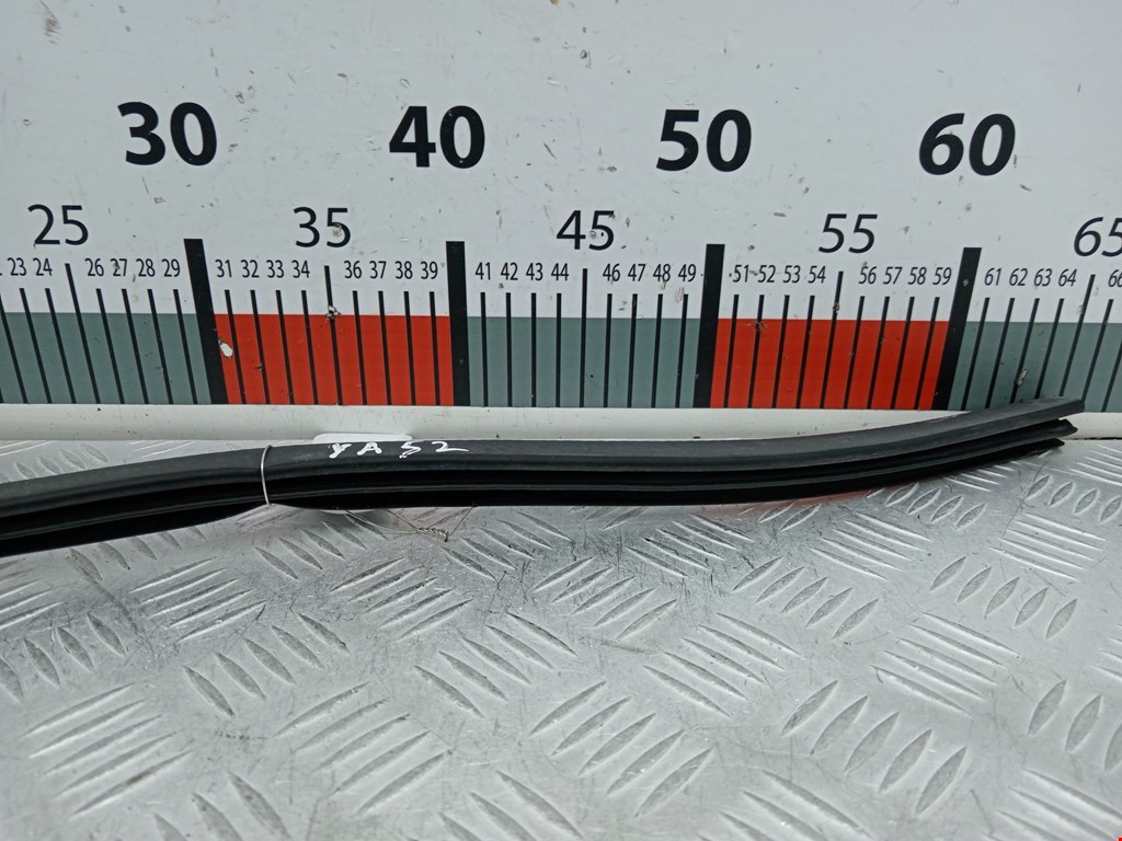 Уплотнитель двери CHEVROLET Spark 2005-2010