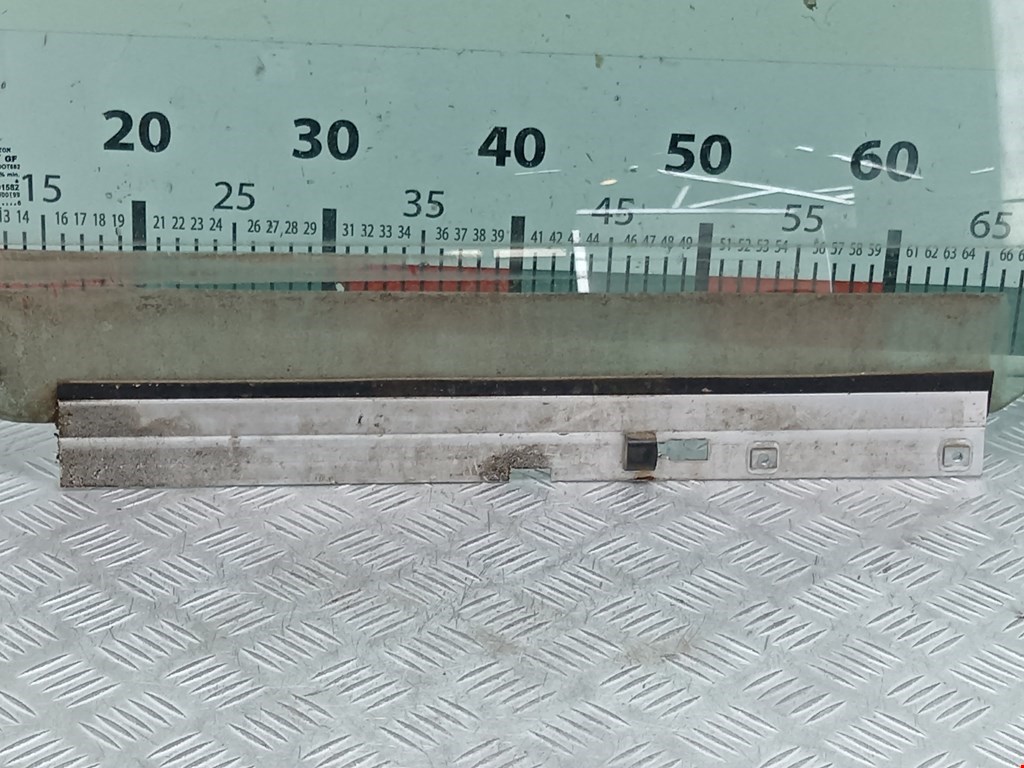 Стекло двери переднее правое OPEL Astra H/Family 2004-2015