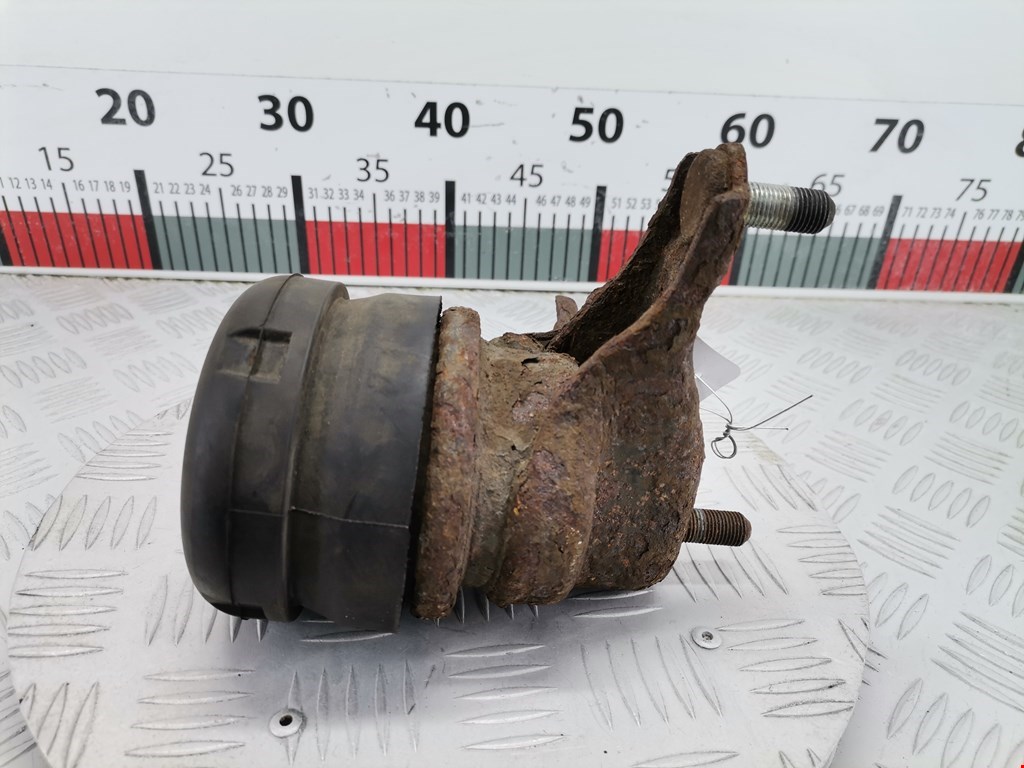 Подушка (опора) крепления двигателя Lexus RX 2 (XU30) (2003-2009)