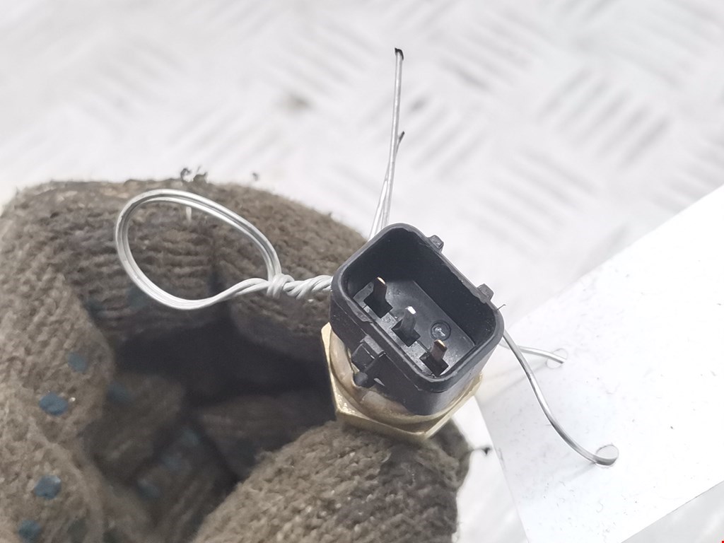 Датчик температуры (охлаждающей жидкости) HYUNDAI i30 2007-2012