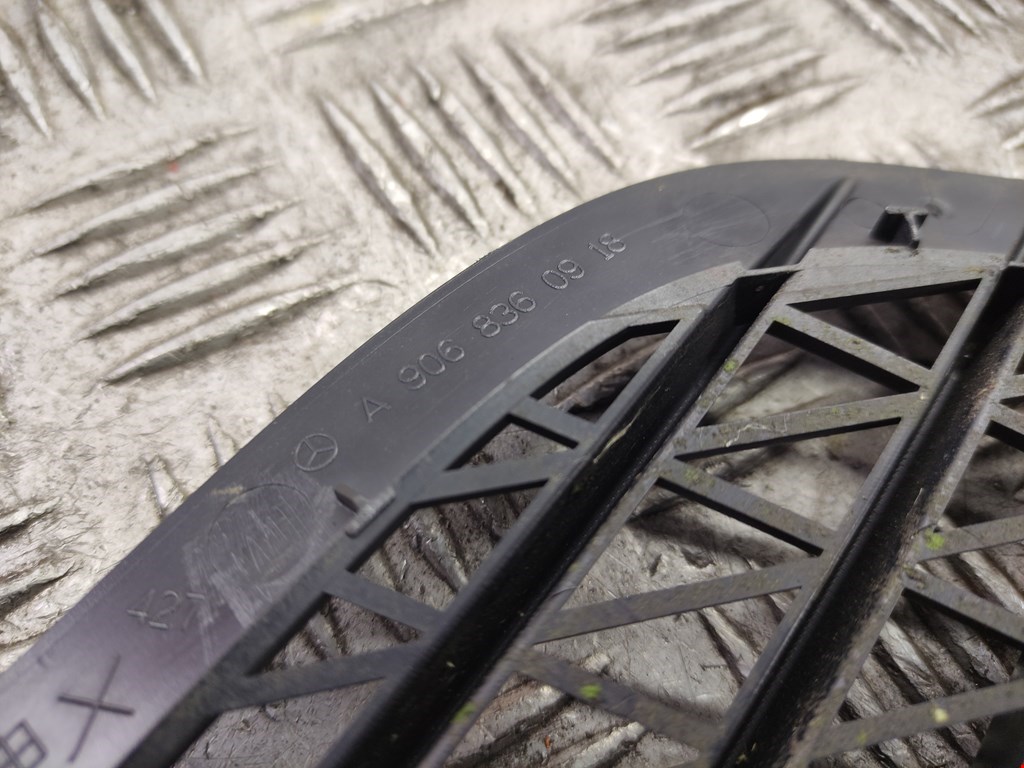 Решетка в капот MERCEDES-BENZ Sprinter 906 2006-2018