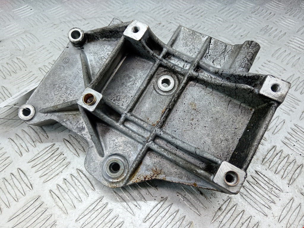 Кронштейн кондиционера AUDI A4 B5 1995-2001