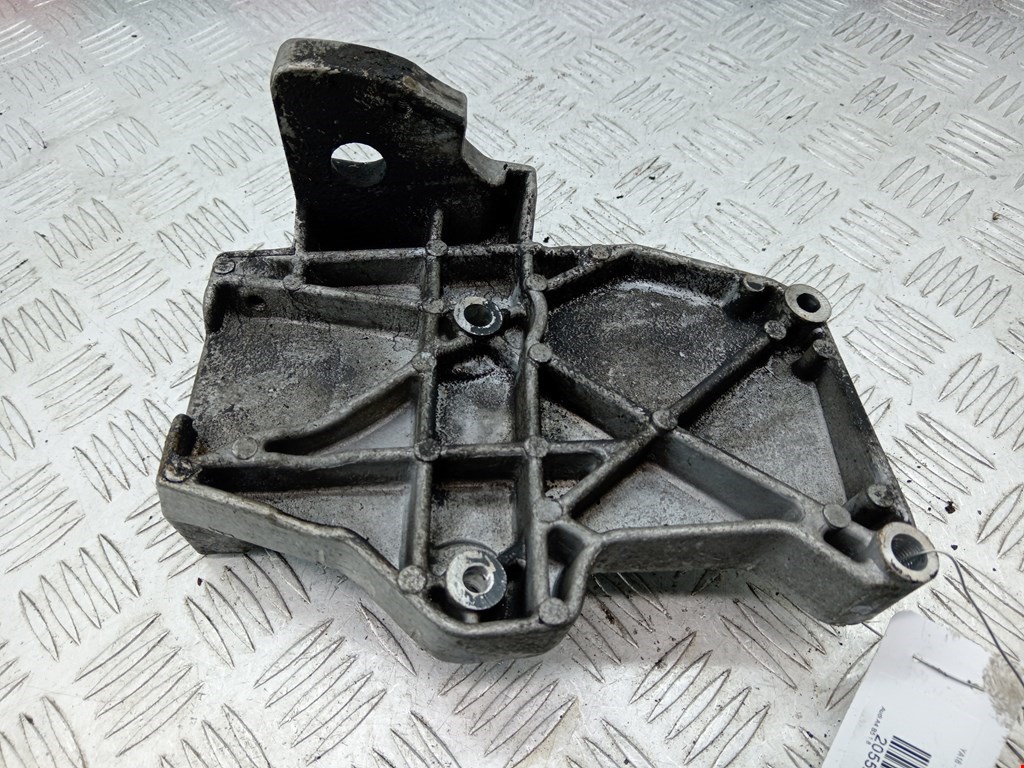 Кронштейн кондиционера AUDI A4 B5 1995-2001