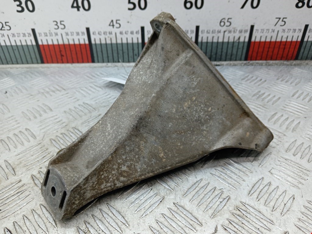 Кронштейн (крепление лапа) двигателя Audi A4 B5 (1994-2001)