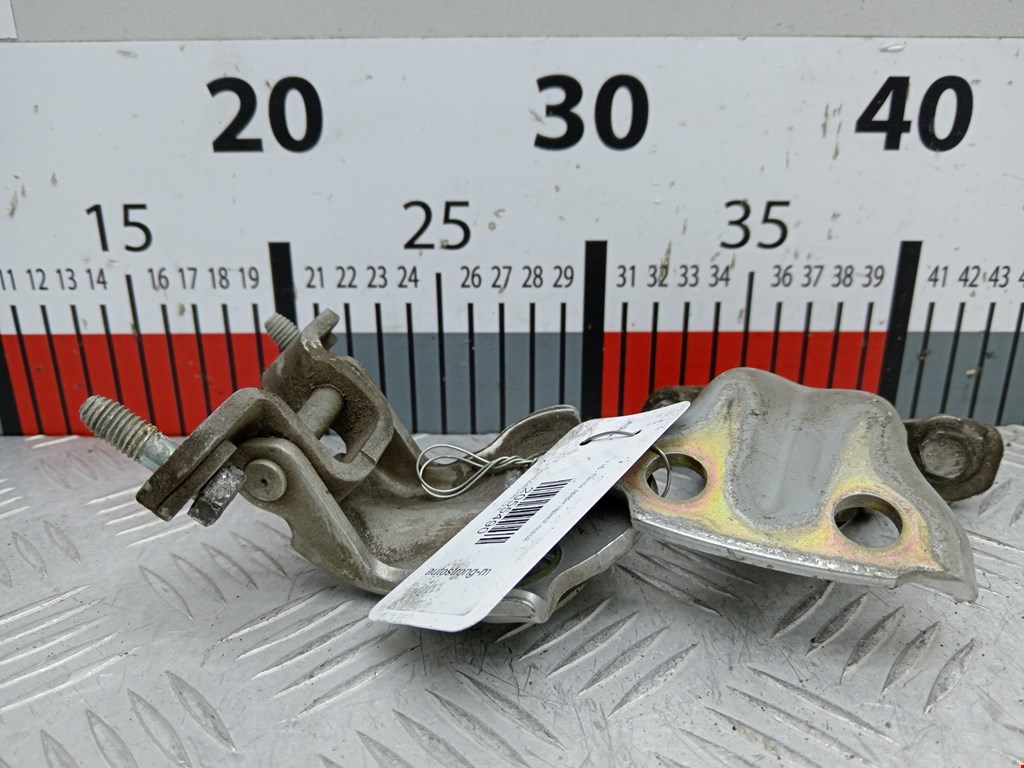 Петля двери задней левой Volvo S40 V40 1 (1996-2004)