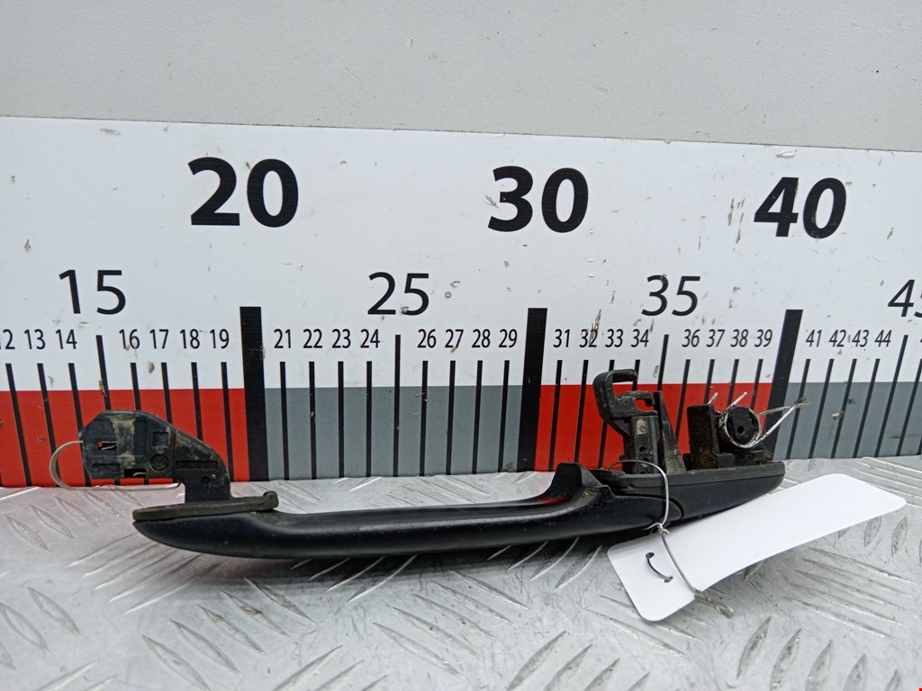 Ручка двери задней наружная правая VOLKSWAGEN Polo III 1994-2001