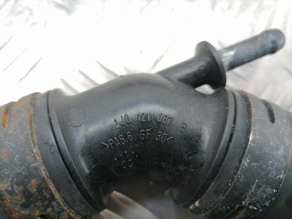 Патрубок VOLKSWAGEN Golf IV 1997-2003