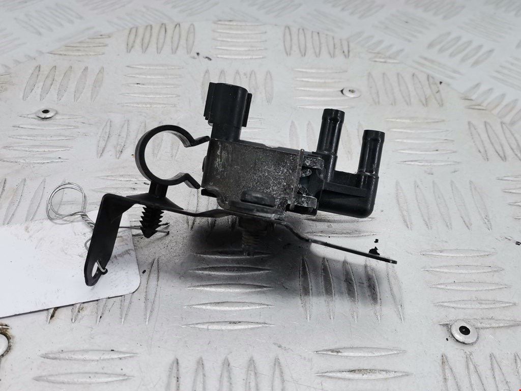 Клапан воздушного фильтра Ford Fiesta 5 (2002-2008)