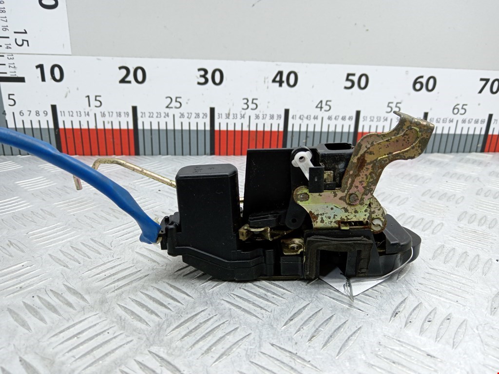 Замок двери передней правой KIA Carnival I 1999-2005