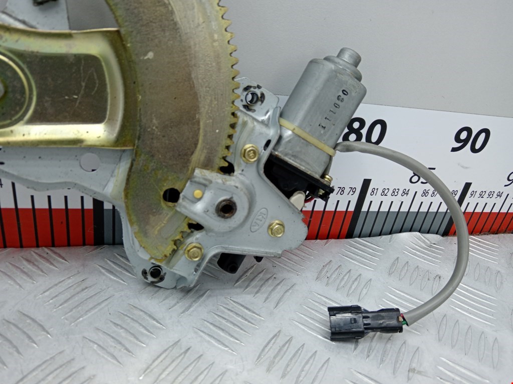 Стеклоподъемник передний правый KIA Carnival I 1999-2005