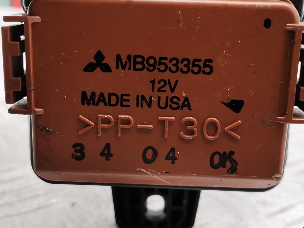 Блок реле MITSUBISHI Space Star 1999-2006