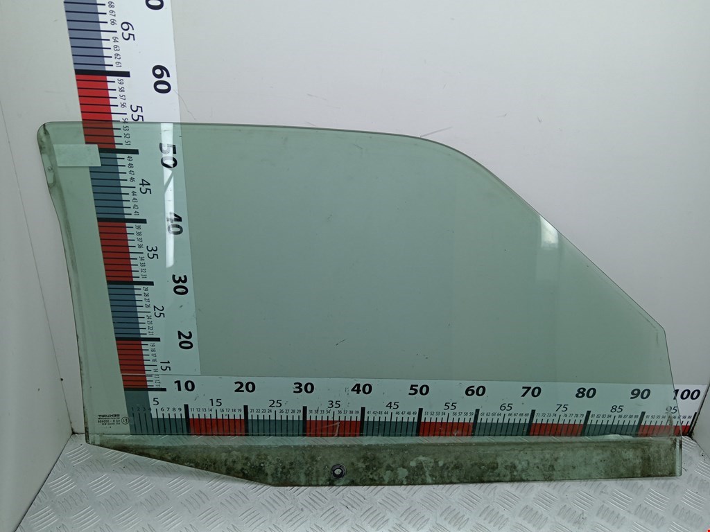 Стекло двери переднее левое CITROEN Saxo 1996-2003