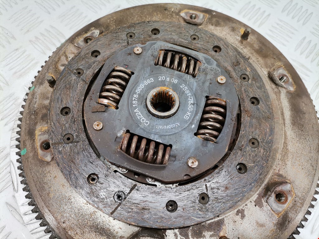 Маховик (демпфер сцепления) FORD Fiesta 2001-2008