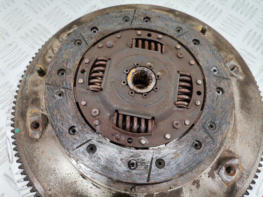 Маховик (демпфер сцепления) FORD Fiesta 2001-2008