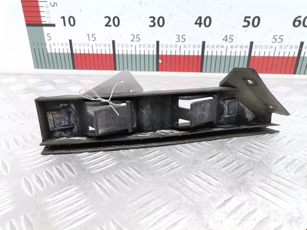 Кронштейн переднего бампера правый SEAT Toledo 1998-2004