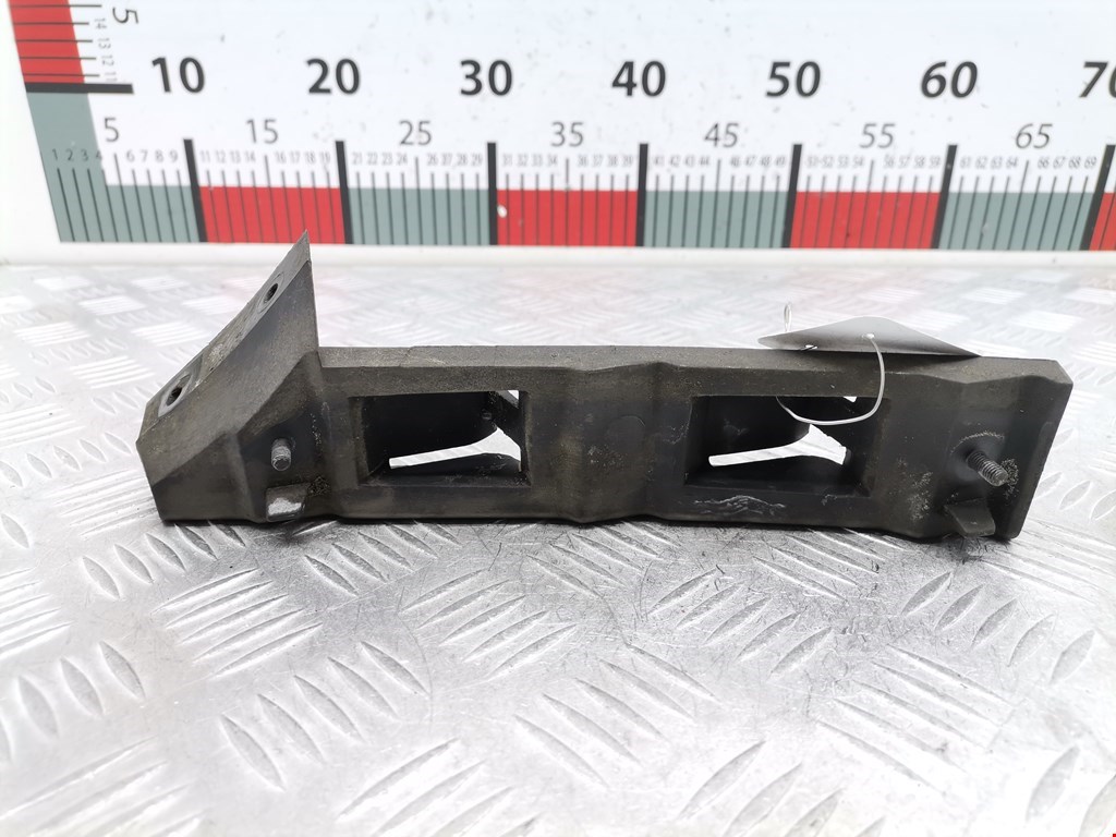 Кронштейн переднего бампера правый SEAT Toledo 1998-2004