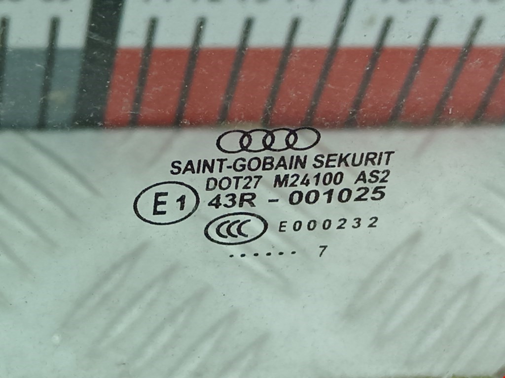 Стекло двери переднее левое AUDI A3 8L 1996-2003